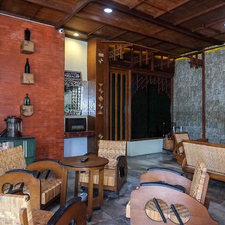 Urbanview Hotel Syariah Wisnugraha By Reddoorz Yogyakarta Dış mekan fotoğraf