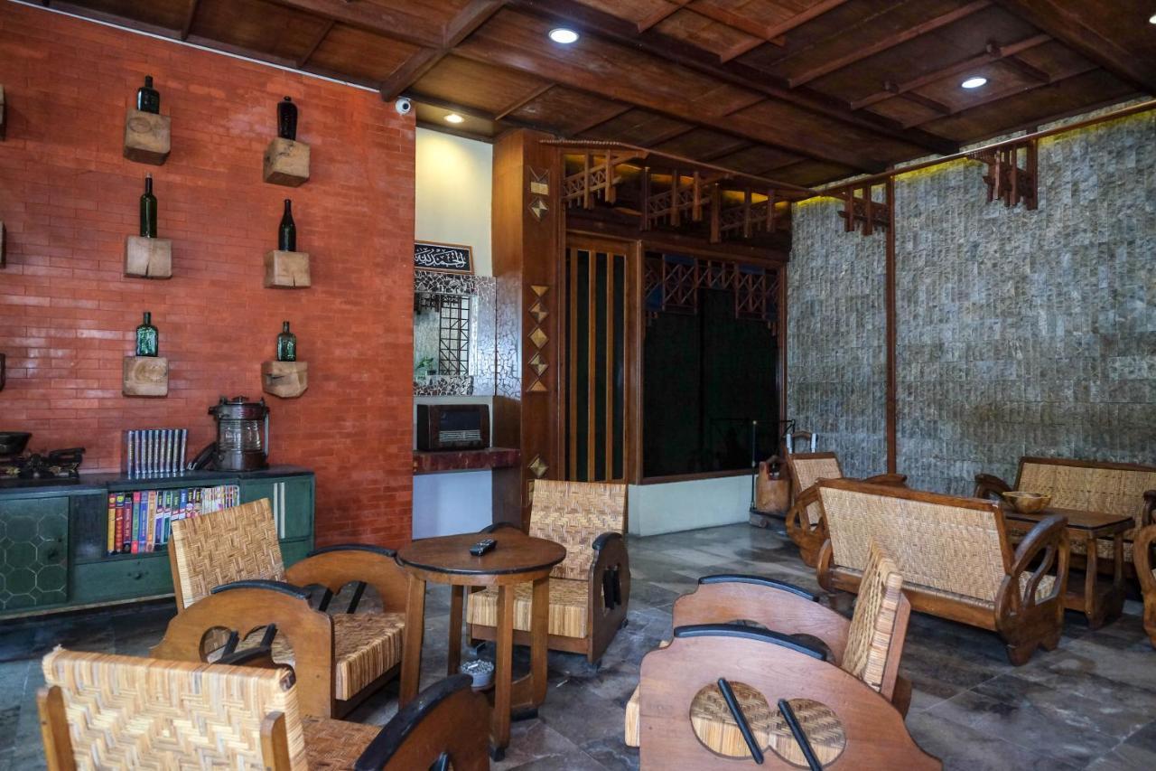 Urbanview Hotel Syariah Wisnugraha By Reddoorz Yogyakarta Dış mekan fotoğraf