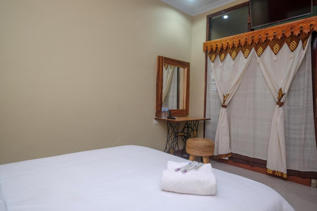 Urbanview Hotel Syariah Wisnugraha By Reddoorz Yogyakarta Dış mekan fotoğraf