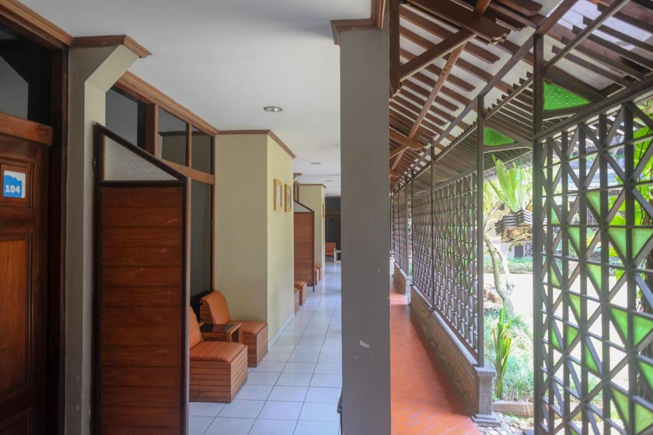 Urbanview Hotel Syariah Wisnugraha By Reddoorz Yogyakarta Dış mekan fotoğraf