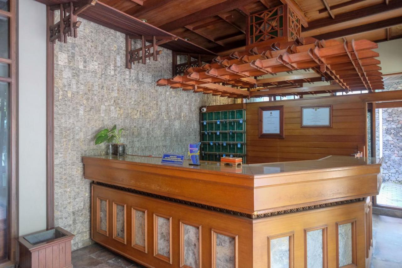 Urbanview Hotel Syariah Wisnugraha By Reddoorz Yogyakarta Dış mekan fotoğraf