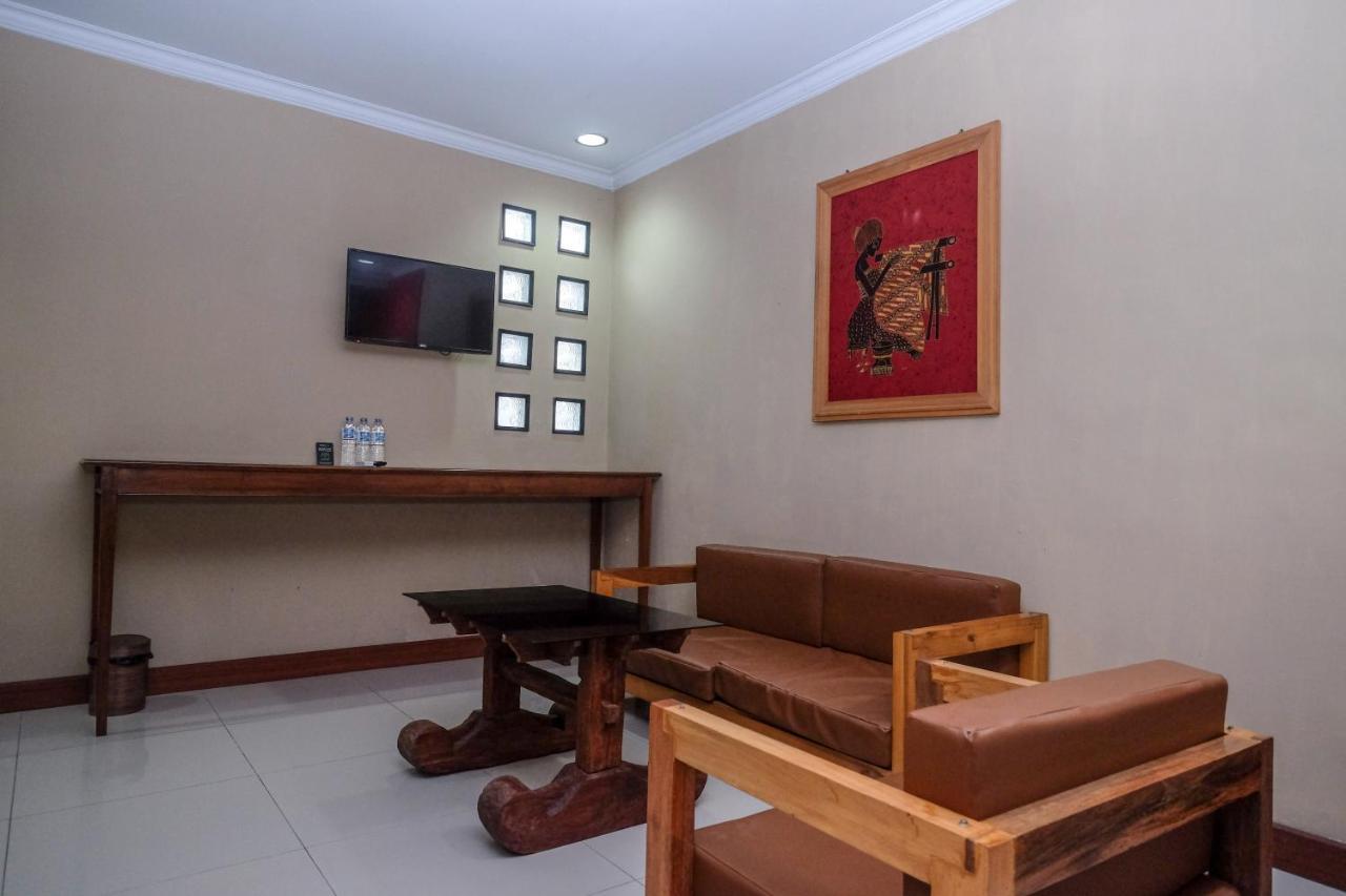 Urbanview Hotel Syariah Wisnugraha By Reddoorz Yogyakarta Dış mekan fotoğraf