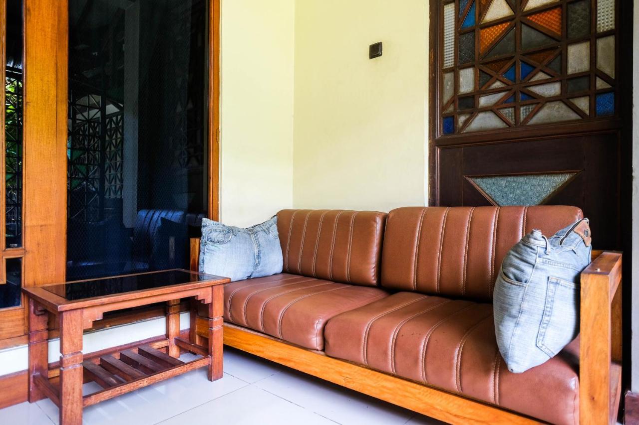 Urbanview Hotel Syariah Wisnugraha By Reddoorz Yogyakarta Dış mekan fotoğraf