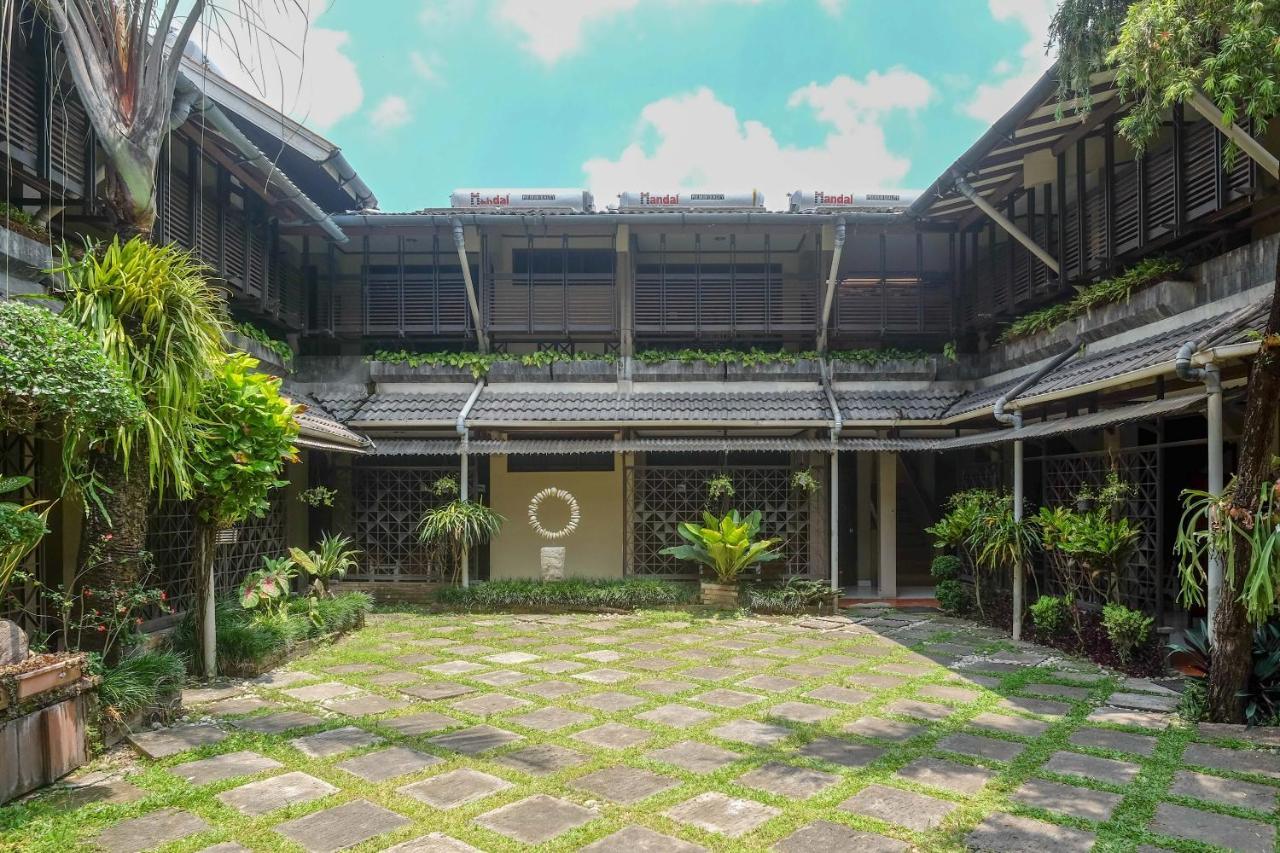 Urbanview Hotel Syariah Wisnugraha By Reddoorz Yogyakarta Dış mekan fotoğraf