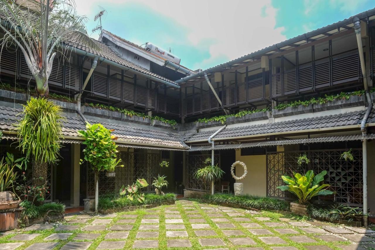 Urbanview Hotel Syariah Wisnugraha By Reddoorz Yogyakarta Dış mekan fotoğraf