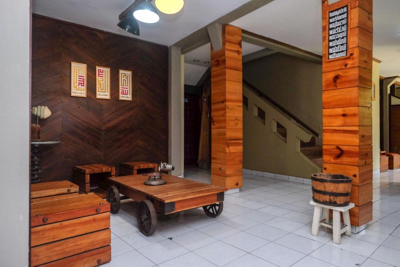 Urbanview Hotel Syariah Wisnugraha By Reddoorz Yogyakarta Dış mekan fotoğraf