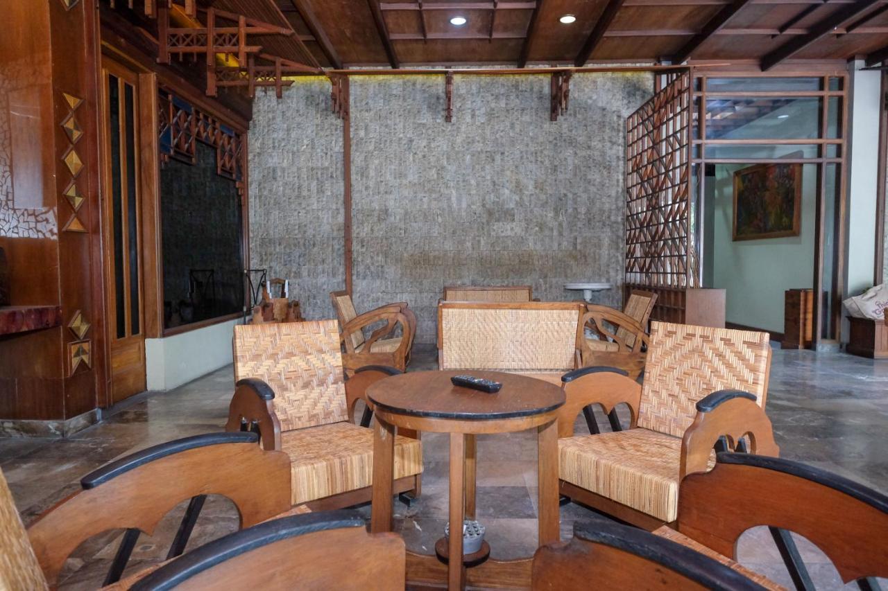 Urbanview Hotel Syariah Wisnugraha By Reddoorz Yogyakarta Dış mekan fotoğraf
