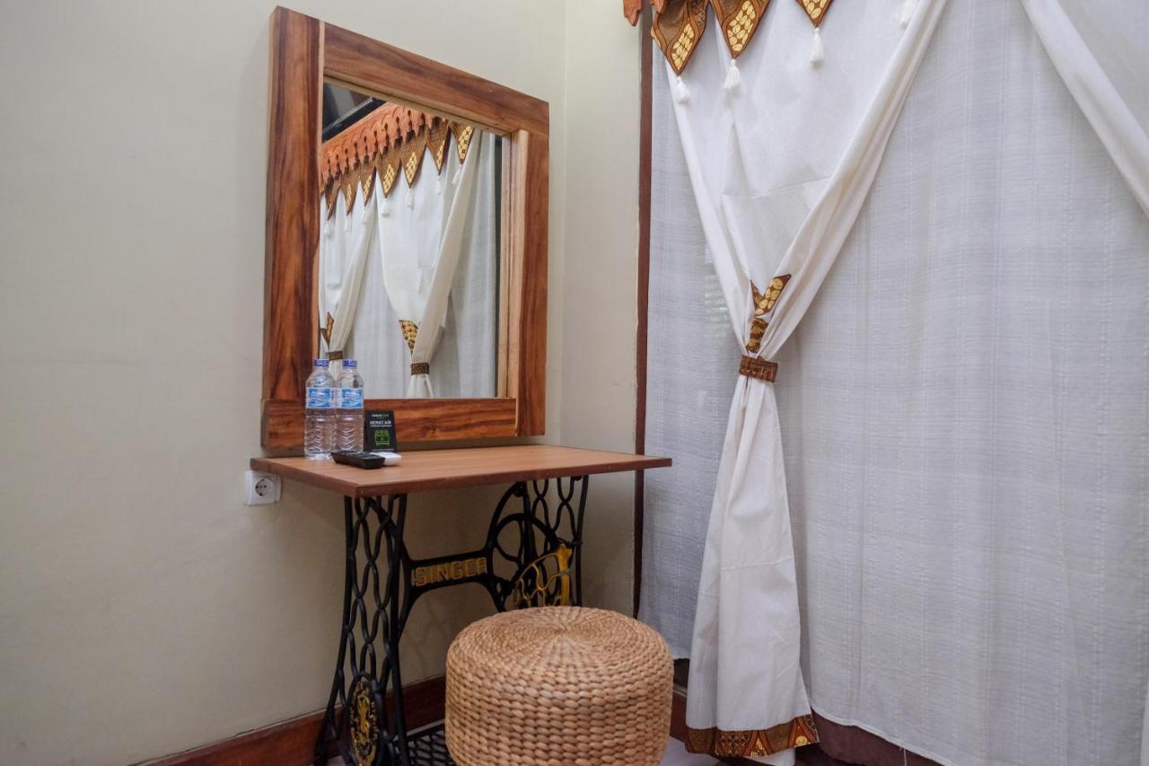 Urbanview Hotel Syariah Wisnugraha By Reddoorz Yogyakarta Dış mekan fotoğraf